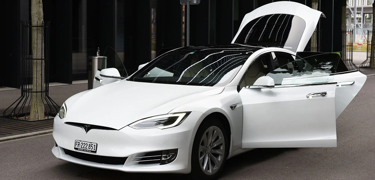 Tesla Model S Dual Motor 1