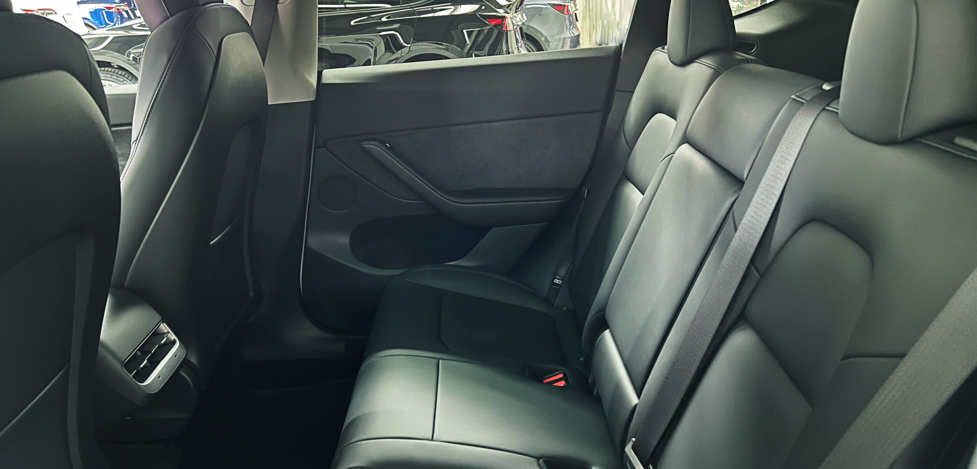 Tesla Model Y Dual Motor 3