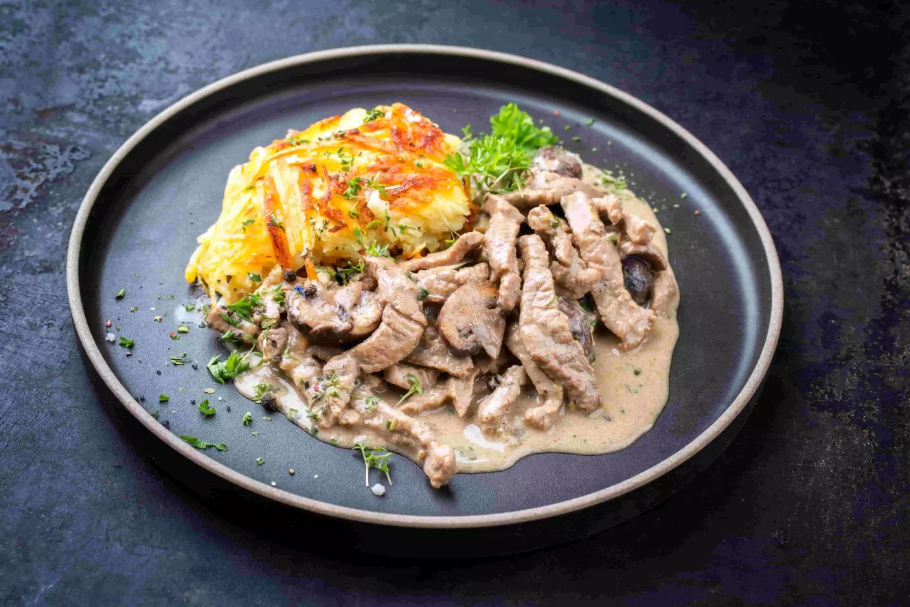 Zurich-Zürcher-Geschnetzeltes-dish