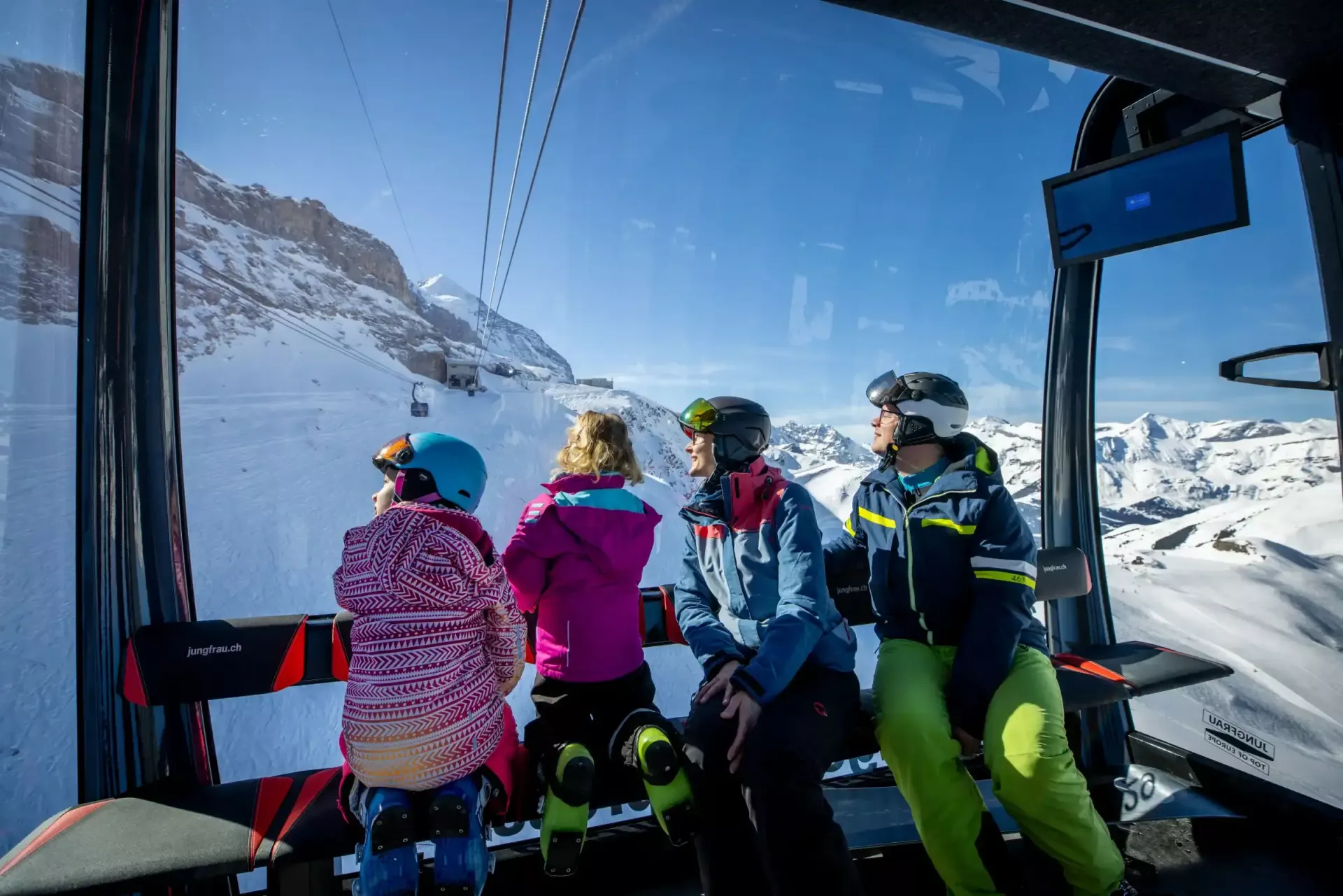 skiing-with-family-eiger-express