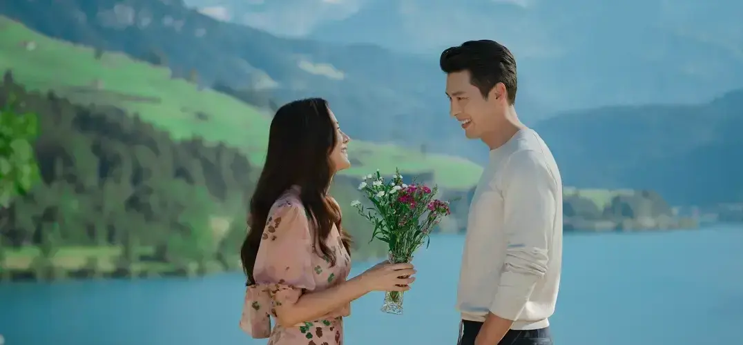 Crash-Landing-on-You-Lake-Brienz