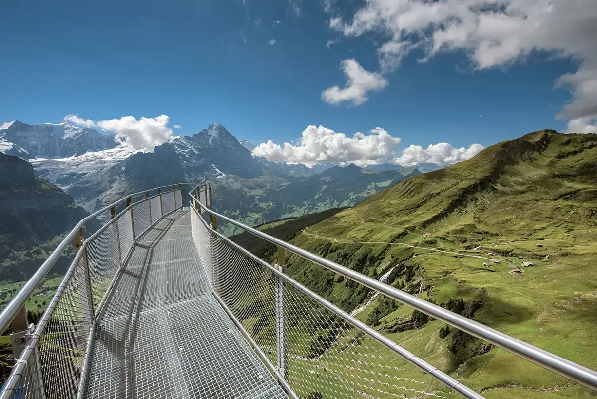 Crash-Landing-on-You-Sigriswil-Bridge