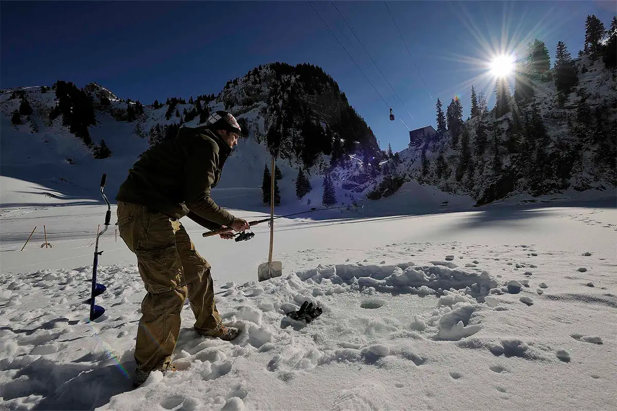 Erlebniswelt Stockhorn ice fishing