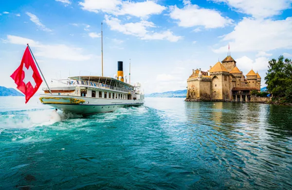 Boat-trip-to-Chillon-Castle-in-Montreux-Switzerland